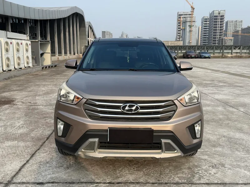 Hyundai ix25 2015 1.6L Tipo inteligente de tracción automática en dos ruedas GLS exterior foto 2 Hyundai ix25 2015 1.6L Tipo inteligente de tracción automática en dos ruedas GLS exterior foto 2