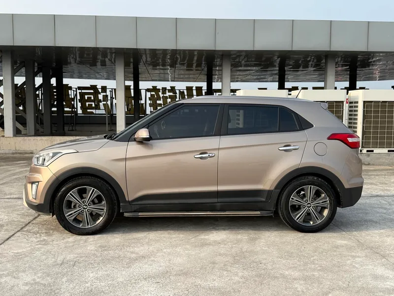 Hyundai ix25 2015 1.6L Tipo inteligente de tracción automática en dos ruedas GLS exterior foto 4 Hyundai ix25 2015 1.6L Tipo inteligente de tracción automática en dos ruedas GLS exterior foto 4