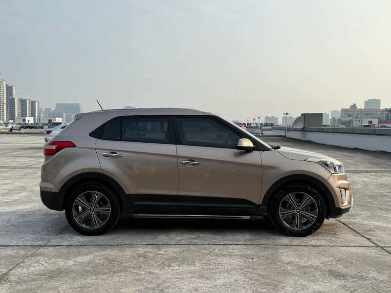 Hyundai ix25 2015 1.6L Tipo inteligente de tracción automática en dos ruedas GLS exterior foto 5 Hyundai ix25 2015 1.6L Tipo inteligente de tracción automática en dos ruedas GLS exterior foto 5