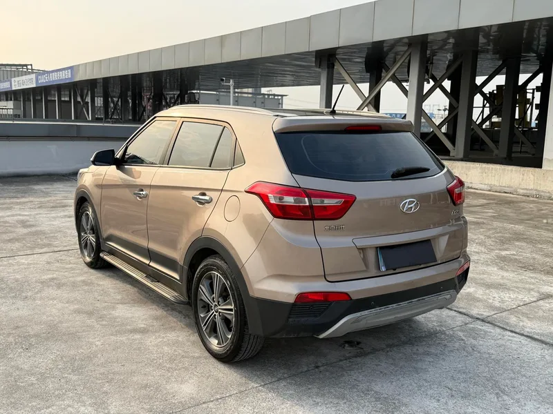Hyundai ix25 2015 1.6L Tipo inteligente de tracción automática en dos ruedas GLS exterior foto 6 Hyundai ix25 2015 1.6L Tipo inteligente de tracción automática en dos ruedas GLS exterior foto 6