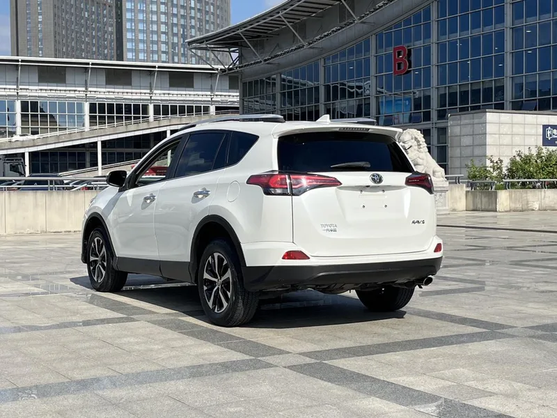 Toyota RAV4 2016 2.0L CVT Versión cómoda con tracción en dos ruedas exterior foto 4 Toyota RAV4 2016 2.0L CVT Versión cómoda con tracción en dos ruedas exterior foto 4