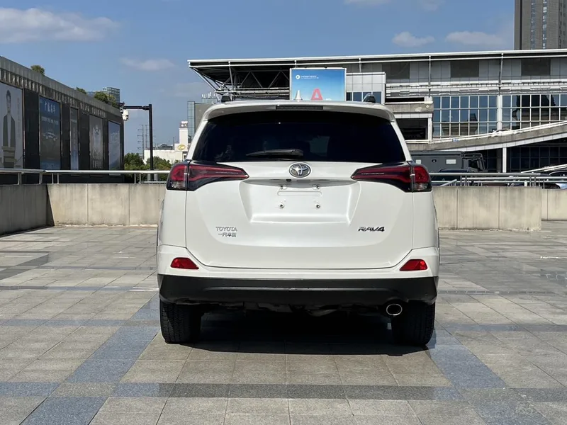 Toyota RAV4 2016 2.0L CVT Versión cómoda con tracción en dos ruedas exterior foto 5 Toyota RAV4 2016 2.0L CVT Versión cómoda con tracción en dos ruedas exterior foto 5