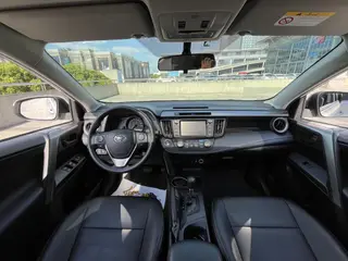 Toyota RAV4 2016 2.0L CVT Versión cómoda con tracción en dos ruedas interior foto 8 Toyota RAV4 2016 2.0L CVT Versión cómoda con tracción en dos ruedas interior foto 8