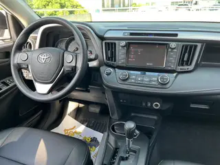 Toyota RAV4 2016 2.0L CVT Versión cómoda con tracción en dos ruedas interior foto 10 Toyota RAV4 2016 2.0L CVT Versión cómoda con tracción en dos ruedas interior foto 10