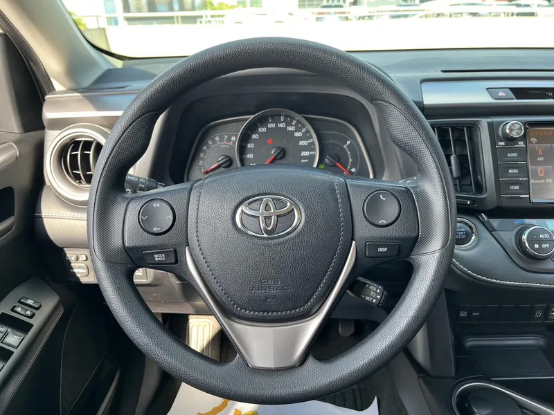 Toyota RAV4 2016 2.0L CVT Versión cómoda con tracción en dos ruedas interior foto 12 Toyota RAV4 2016 2.0L CVT Versión cómoda con tracción en dos ruedas interior foto 12