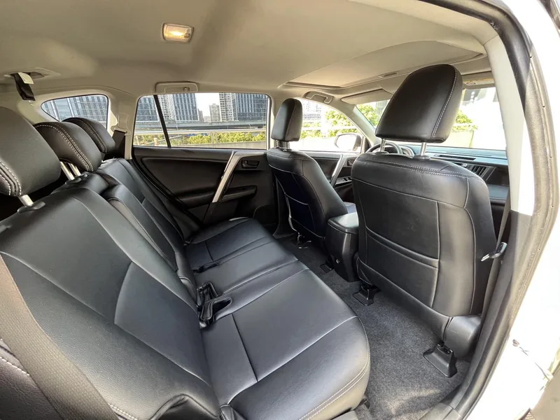 Toyota RAV4 2016 2.0L CVT Versión cómoda con tracción en dos ruedas interior foto 13 Toyota RAV4 2016 2.0L CVT Versión cómoda con tracción en dos ruedas interior foto 13