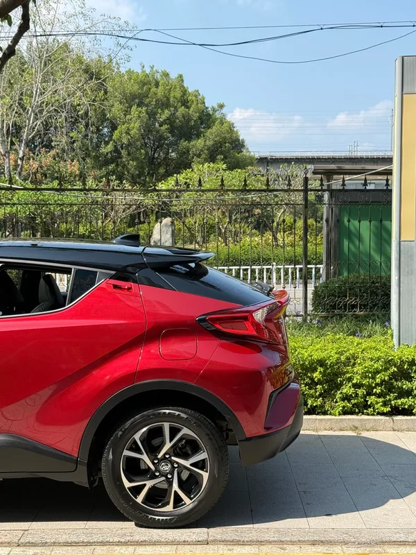 Toyota C-HR 2020 2.0L Leading Edition exterior photo 3 Toyota C-HR 2020 2.0L Leading Edition exterior photo 3