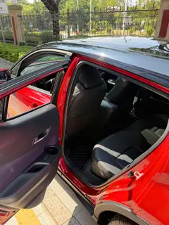 Toyota C-HR 2020 2.0L Leading Edition interior photo 7 Toyota C-HR 2020 2.0L Leading Edition interior photo 7