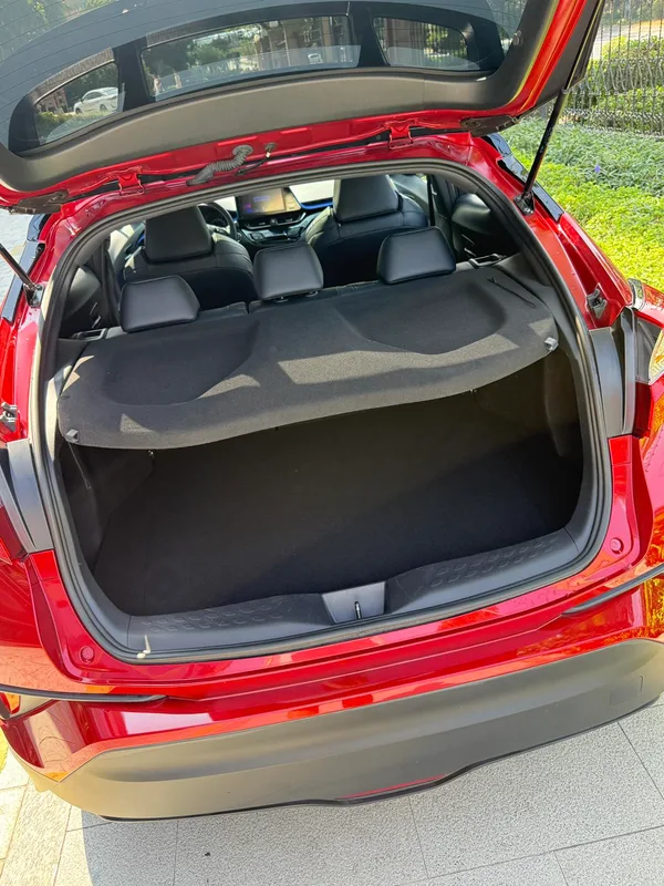 Toyota C-HR 2020 2.0L Leading Edition interior photo 9 Toyota C-HR 2020 2.0L Leading Edition interior photo 9