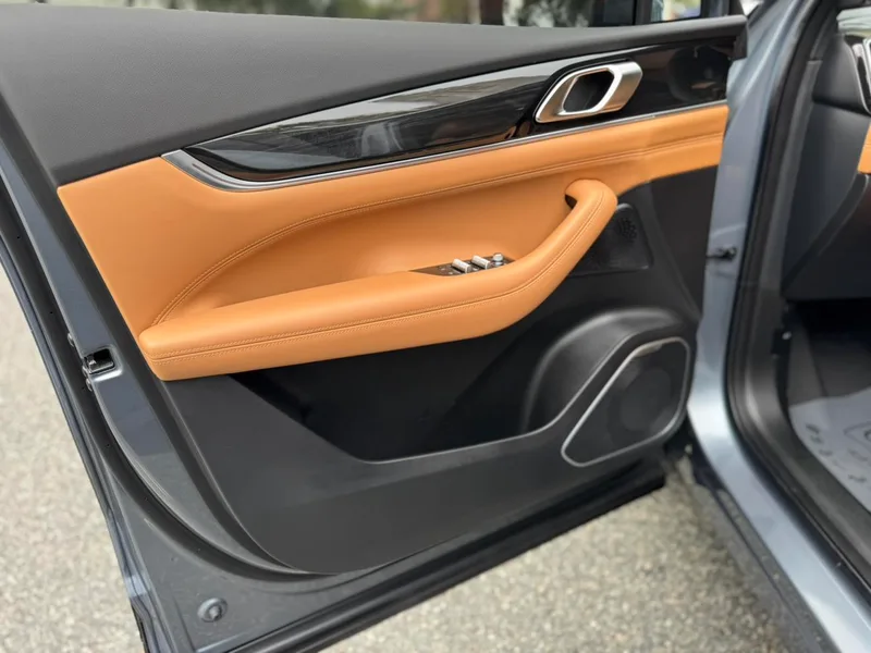 Geely Boyue L 2026 Fourth generation 1.5TD DCT Small blue light version interior photo 17 Geely Boyue L 2026 Fourth generation 1.5TD DCT Small blue light version interior photo 17