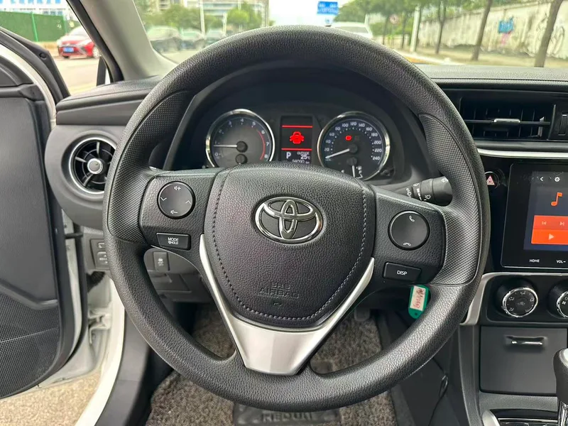 Toyota Corolla 2017 Restyling 1.2T S-CVT GL-i China V interior photo 8 Toyota Corolla 2017 Restyling 1.2T S-CVT GL-i China V interior photo 8