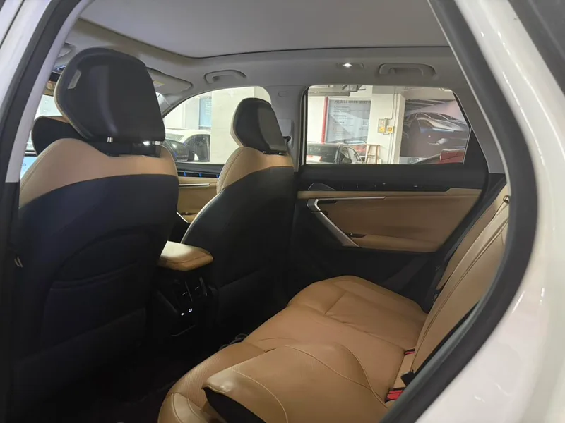 Geely Boyue L 2023 1.5TD DCT Премиальная комплектация интерьер фото 9