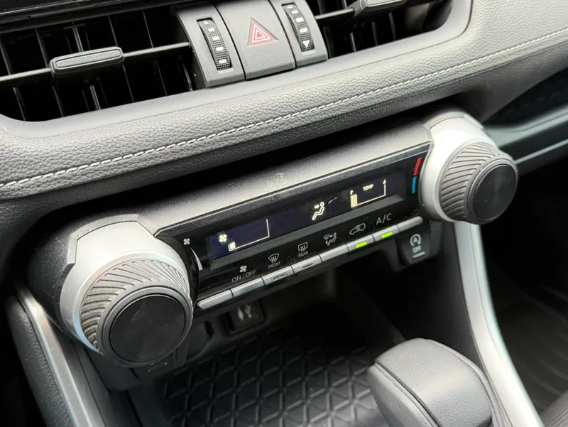 Toyota RAV4 2020 2.0L CVT Two-wheel drive urban version interior photo 11