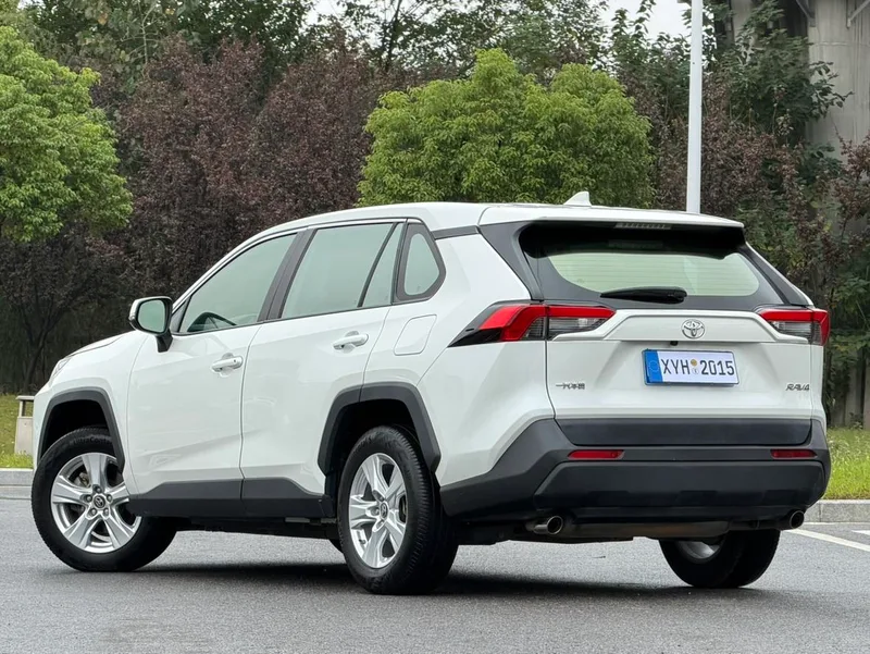 Toyota RAV4 2020 2.0L CVT Two-wheel drive urban version interior photo 17