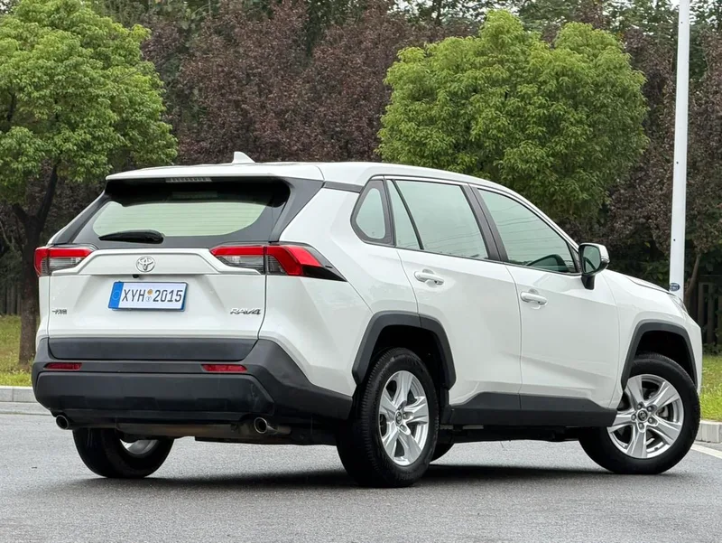 Toyota RAV4 2020 2.0L CVT Two-wheel drive urban version interior photo 19