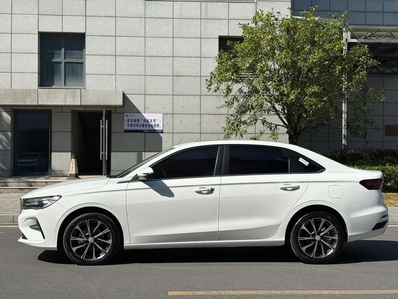 Geely Emgrand 2026 400 Wan Memorial 1.5L CVT Tipo de sobrevuelo interior foto 10