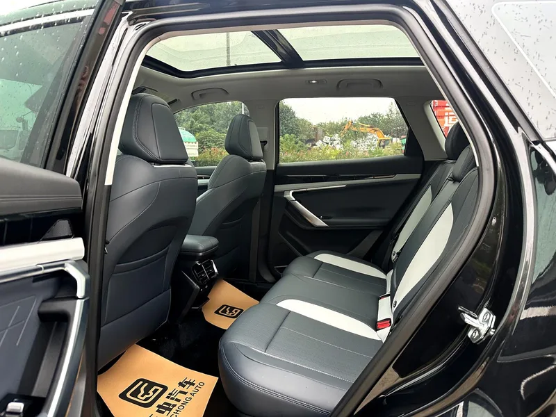 Geely Boyue L 2024 1.5TD DCT Versión de lujo exterior foto 7 Geely Boyue L 2024 1.5TD DCT Versión de lujo exterior foto 7