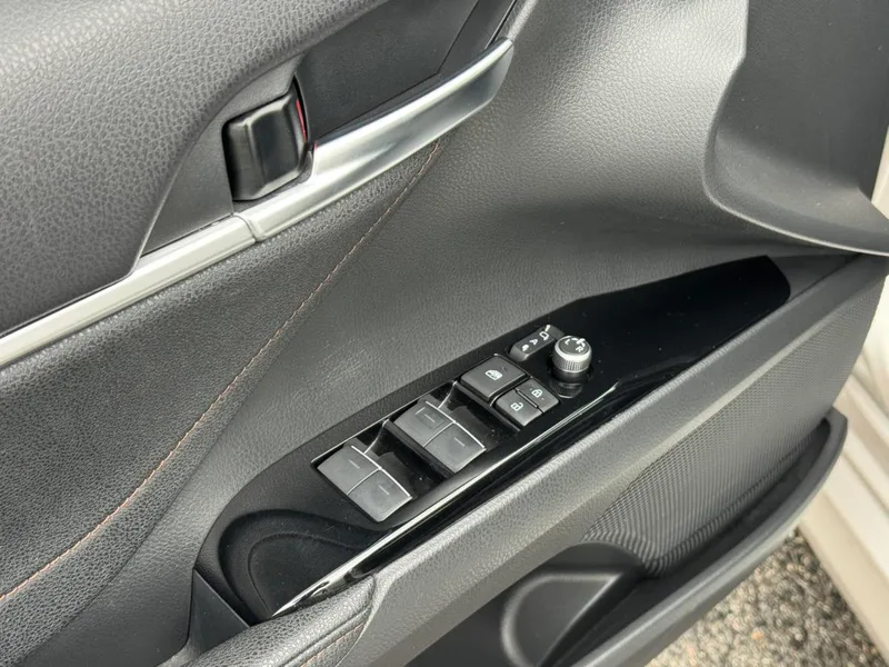 Toyota Camry 2021 2.0G Luxury Edition exterior photo 6