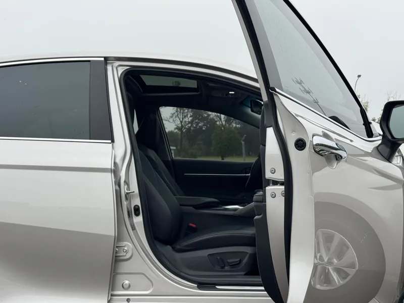 Toyota Camry 2021 2.0G Luxury Edition interior photo 15