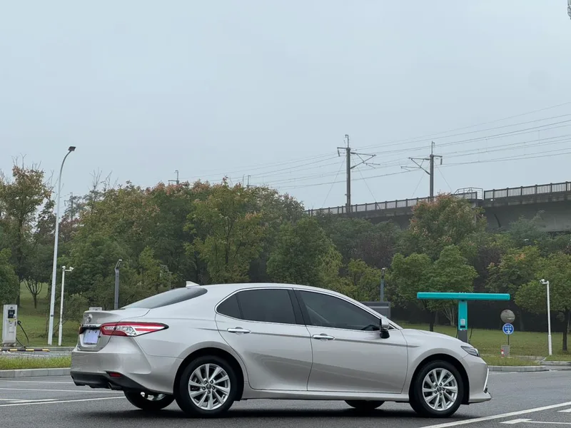 Toyota Camry 2021 2.0G Luxury Edition interior photo 17