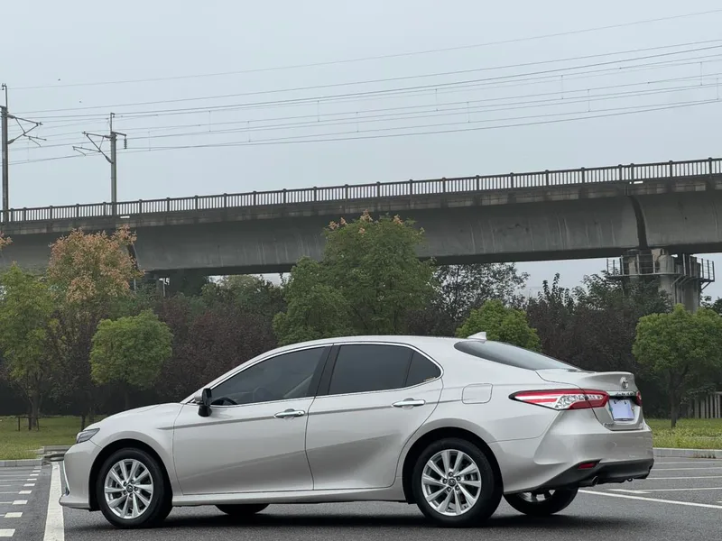 Toyota Camry 2021 2.0G Luxury Edition interior photo 19