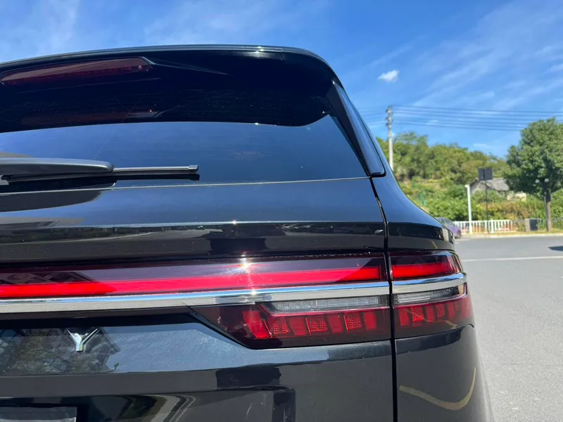 Geely Monjaro 2026 2.0TD High-power automatic two-wheel drive oriental obsidian version exterior photo 6