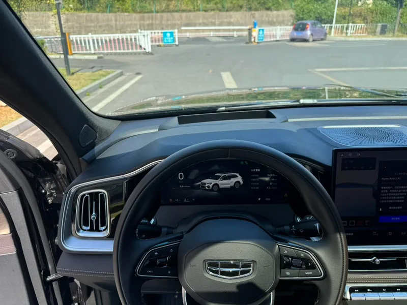 Geely Monjaro 2026 2.0TD High-power automatic two-wheel drive oriental obsidian version interior photo 12