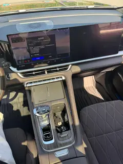 Geely Monjaro 2026 2.0TD High-power automatic two-wheel drive oriental obsidian version interior photo 13