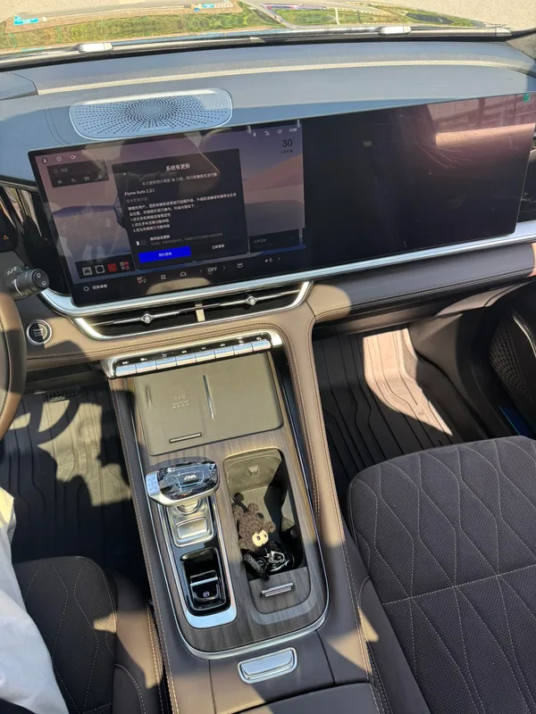 Geely Monjaro 2026 2.0TD High-power automatic two-wheel drive oriental obsidian version interior photo 13