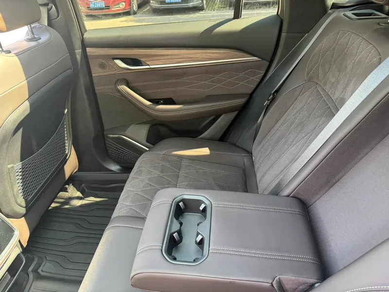 Geely Monjaro 2026 2.0TD High-power automatic two-wheel drive oriental obsidian version interior photo 16