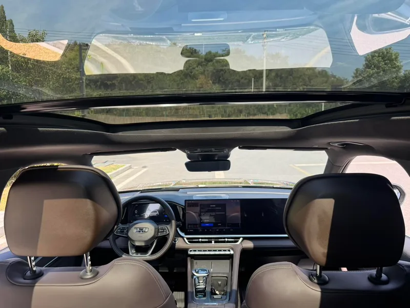 Geely Monjaro 2026 2.0TD High-power automatic two-wheel drive oriental obsidian version interior photo 17