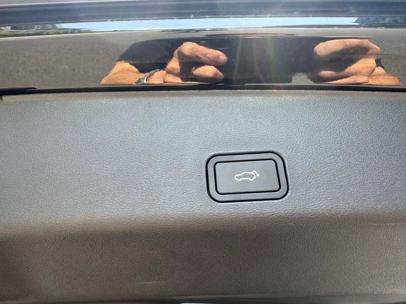Geely Monjaro 2026 2.0TD High-power automatic two-wheel drive oriental obsidian version interior photo 18