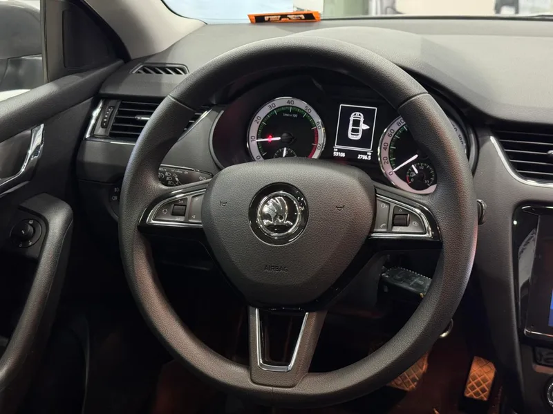Skoda Octavia 2019 TSI230 DSG Zhixing Deluxe Edition China V interior photo 15 Skoda Octavia 2019 TSI230 DSG Zhixing Deluxe Edition China V interior photo 15