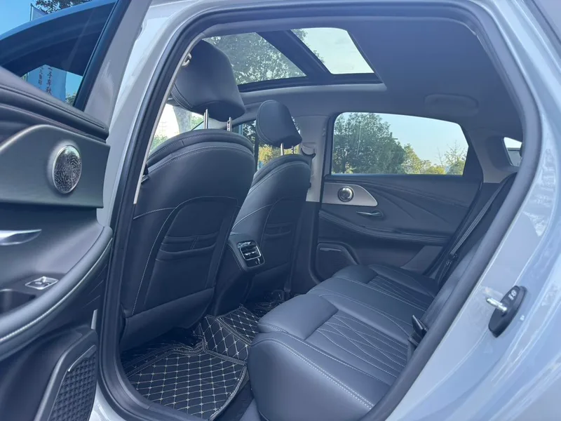 Chery Arrizo 8 2024 1.6TGDI DCT Sagace intérieur photo 11