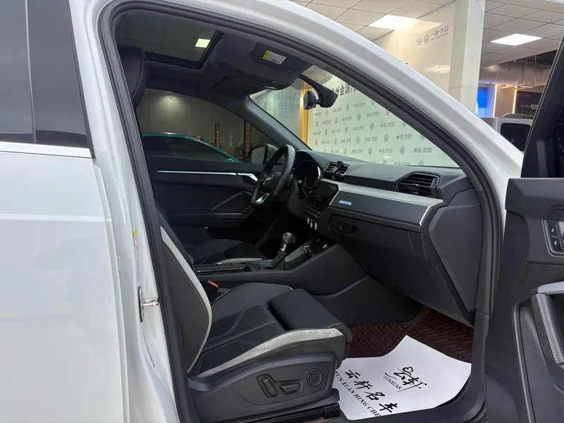 Audi Q3 2024 35 TFSI Fashion dynamic type interior photo 13 Audi Q3 2024 35 TFSI Fashion dynamic type interior photo 13
