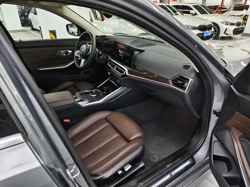 BMW 3 Series 2023 325Li M Conjunto deportivo interior foto 7 BMW 3 Series 2023 325Li M Conjunto deportivo interior foto 7