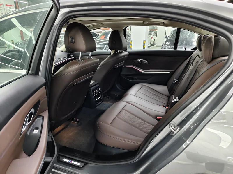 BMW 3 Series 2023 325Li M Conjunto deportivo interior foto 8 BMW 3 Series 2023 325Li M Conjunto deportivo interior foto 8