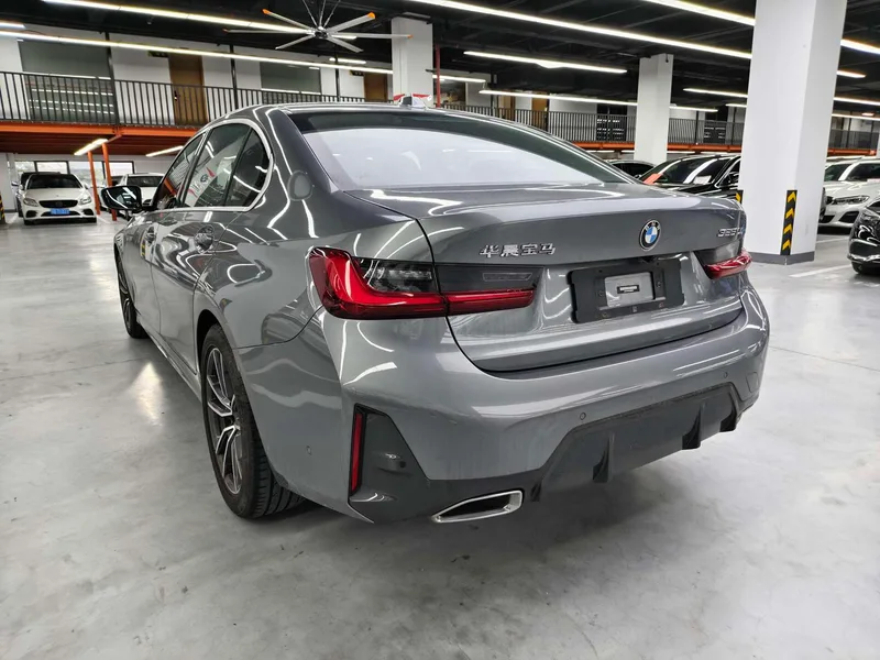 BMW 3 Series 2023 325Li M Conjunto deportivo interior foto 10 BMW 3 Series 2023 325Li M Conjunto deportivo interior foto 10