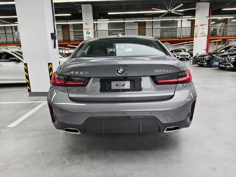 BMW 3 Series 2023 325Li M Conjunto deportivo interior foto 11 BMW 3 Series 2023 325Li M Conjunto deportivo interior foto 11