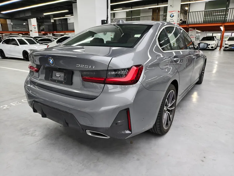 BMW 3 Series 2023 325Li M Conjunto deportivo interior foto 12 BMW 3 Series 2023 325Li M Conjunto deportivo interior foto 12