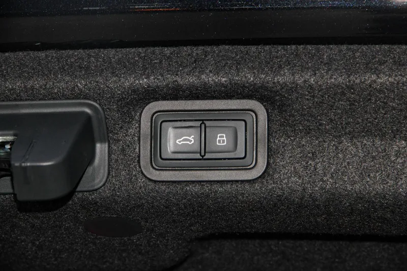 Audi A7L 2024 45 TFSI quattro Black Samurai Edition interior photo 20 Audi A7L 2024 45 TFSI quattro Black Samurai Edition interior photo 20