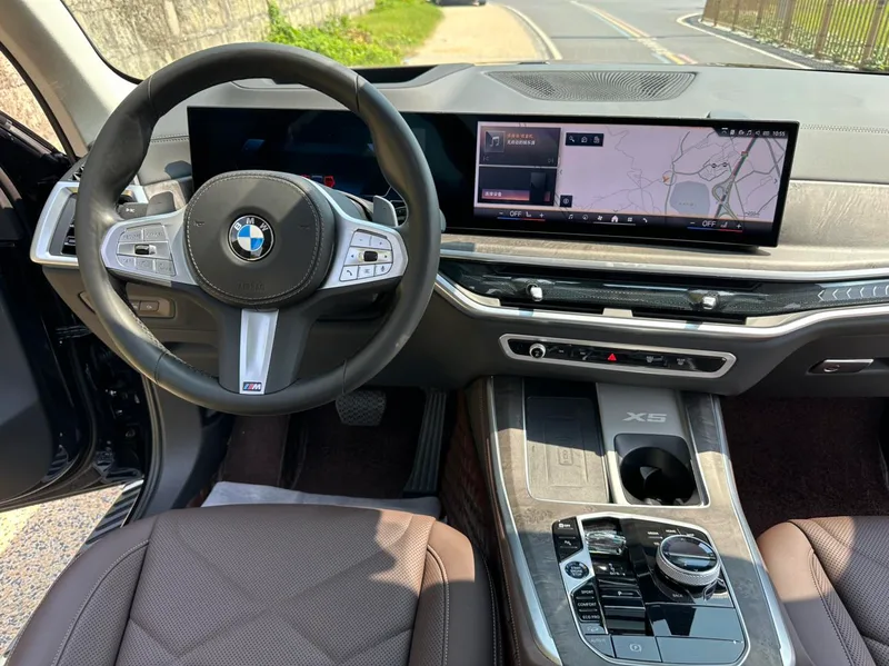 BMW X5 2023 xDrive30Li M Conjunto deportivo interior foto 14 BMW X5 2023 xDrive30Li M Conjunto deportivo interior foto 14