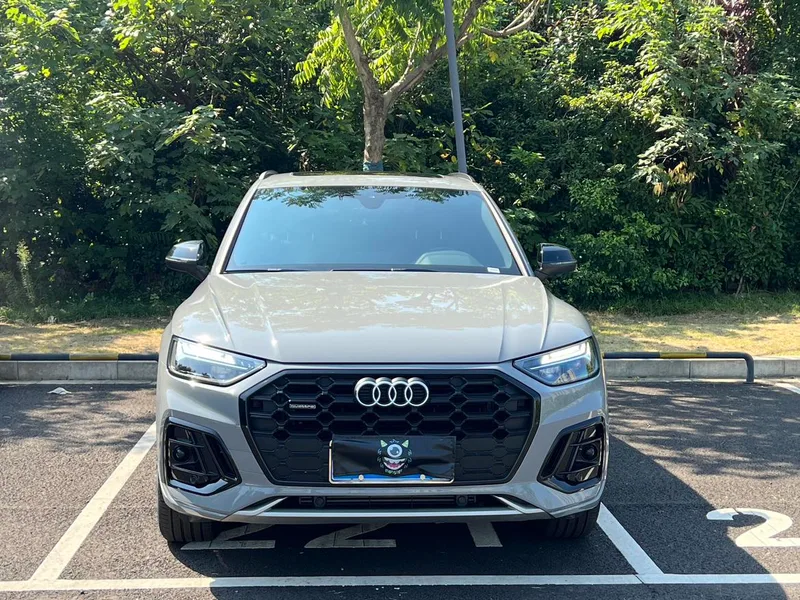 Audi Q5L 2025 quattro 45 Anniversary Collector’s Edition 40TFSI Deluxe Dynamic exterior photo 2 Audi Q5L 2025 quattro 45 Anniversary Collector’s Edition 40TFSI Deluxe Dynamic exterior photo 2