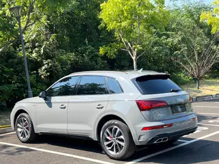 Audi Q5L 2025 quattro 45 Anniversary Collector’s Edition 40TFSI Deluxe Dynamic interior photo 15 Audi Q5L 2025 quattro 45 Anniversary Collector’s Edition 40TFSI Deluxe Dynamic interior photo 15