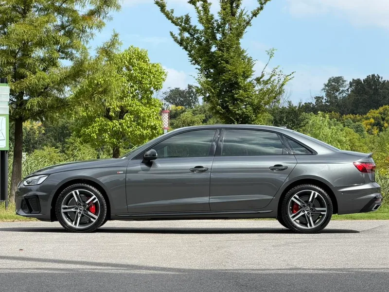 Audi A4L 2023 40 TFSI Deluxe dinámico exterior foto 3 Audi A4L 2023 40 TFSI Deluxe dinámico exterior foto 3