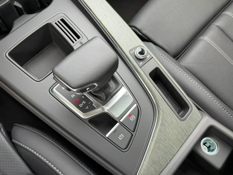 Audi A4L 2023 40 TFSI Deluxe dinámico interior foto 14 Audi A4L 2023 40 TFSI Deluxe dinámico interior foto 14