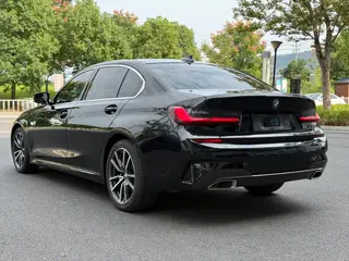 BMW 3 Series 2022 325Li M Sports suit interior photo 10 BMW 3 Series 2022 325Li M Sports suit interior photo 10