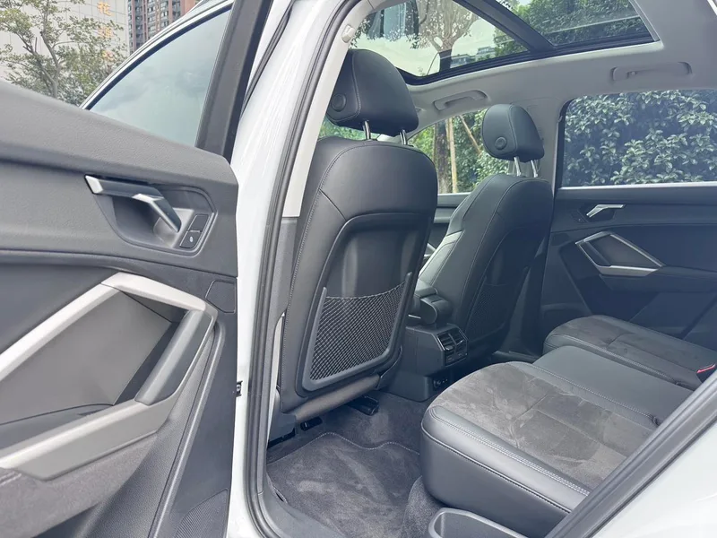 Audi Q3 2023 35 TFSI Fashion dynamic type interior photo 9 Audi Q3 2023 35 TFSI Fashion dynamic type interior photo 9