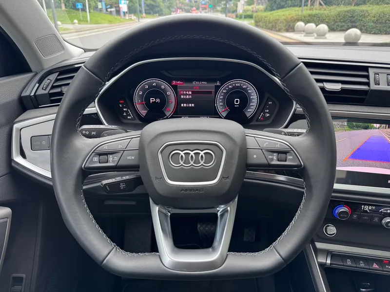 Audi Q3 2023 35 TFSI Fashion dynamic type interior photo 10 Audi Q3 2023 35 TFSI Fashion dynamic type interior photo 10