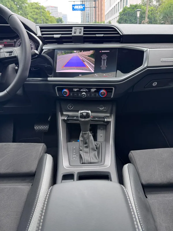 Audi Q3 2023 35 TFSI Fashion dynamic type interior photo 12 Audi Q3 2023 35 TFSI Fashion dynamic type interior photo 12